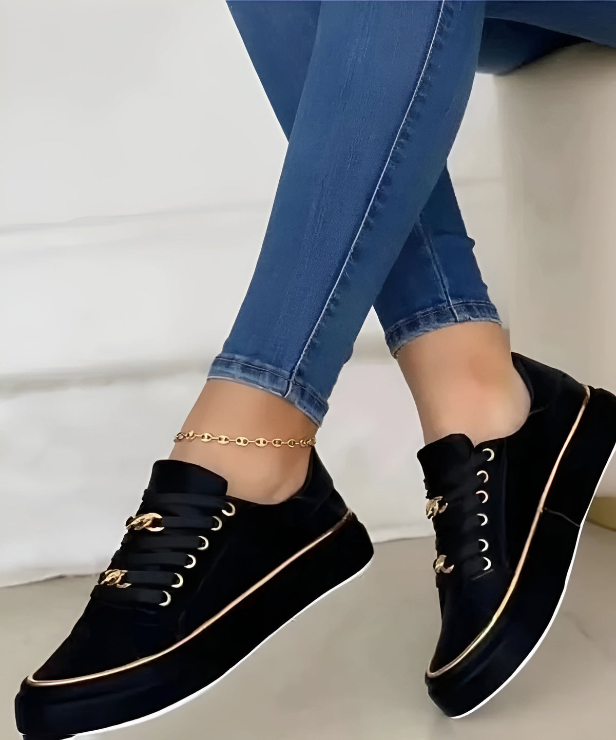 Women's Low-Profile Orthopedic Sneakers with Metallic Accent