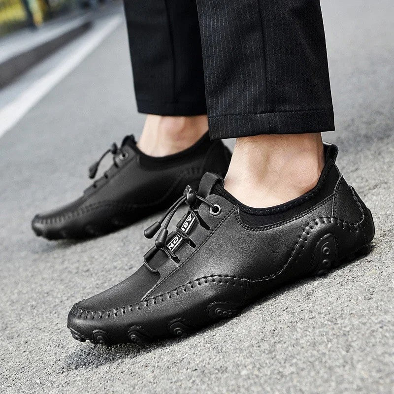 Men's lace-up skate shoes in black
