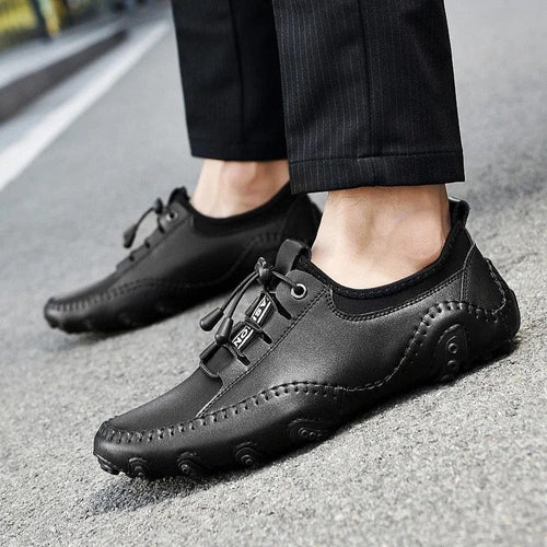 Men's lace-up skate shoes in black