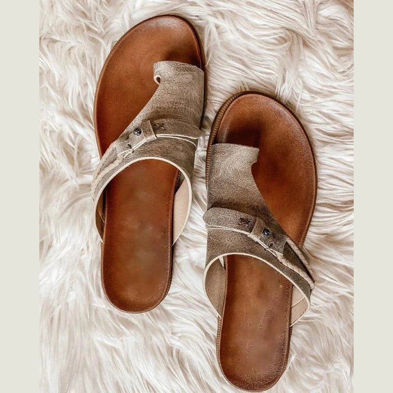 Women's toe loop sandals in khaki