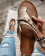 Women's toe loop sandals - detail