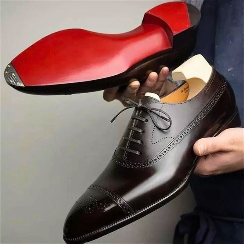 Men's Lace-Up Oxford Shoes with Cap Toe and Polished Finish - Detail