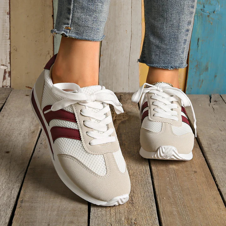 Men's lace-up low-top sneakers - detail